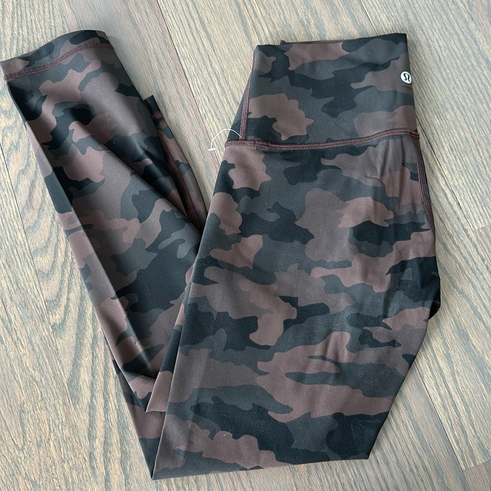 Lululemon Wunder Under Capri Length Leggings. BRAND NEW . SIZE 6